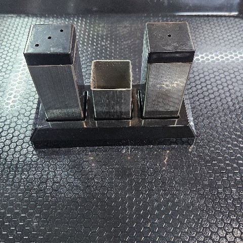 3 LÜ KARE KÜRDANLIKLI TUZLUK TAKIM SİYAH